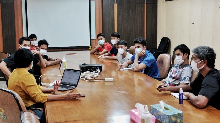 Pelatnas PBSI Cipayung memanggil atlet-atlet putra untuk konsultasi pemenuhan gizi, Jumat (16/4/2021). Dua dokter spesialis gizi yang memberikan materinya.