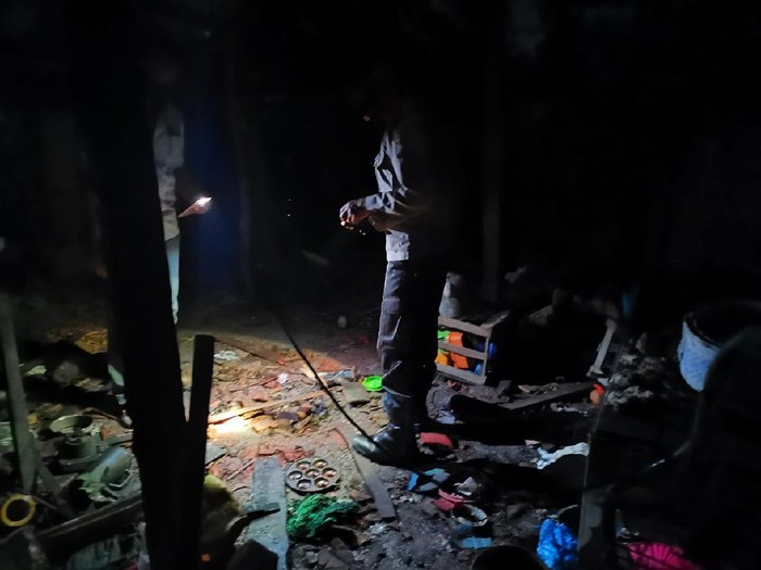Peracik bubuk petasan di Kecamatan Kabuh, Jombang tewas akibat terkena ledakan di dapur rumahnya