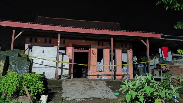 Peracik bubuk petasan di Kecamatan Kabuh, Jombang tewas akibat terkena ledakan di dapur rumahnya