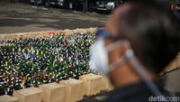 Selain miras, barang bukti yang juga dimusnahkan seperti ganja dan obat keras. 