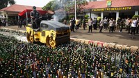 Pemusnahan ini berlangsung di halaman Mapolres Metro Kota Bekasi, Jawa Barat.