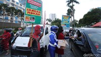 Selain itu Superhero juga mengingatkan bagi yang beragama muslim untuk kuat puasa dengan menahan godaan apapun dan tetap menjalankan protokol kesehatan.
