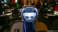 Skuter bertampang klasik dengan menggunakan mesin 300cc tersebut meramaikan segmen skuter mahal di Indonesia. 