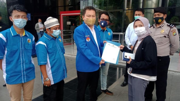 Sambangi KPK, KNPI Dorong Tuntaskan Kasus Samin Tan DPP KNPI terus mendukung penuh agenda pemberantasan kasus korupsi diberbagai lini. Tak terkecuali dengan kasus korupsi Samin Tan.