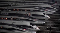 Sementara China membanggakan infrastruktur kereta api berkecepatan tinggi terluas di dunia dengan jalur lebih dari 16.000 kilometer, kereta api Jiayang masih menjadi penghubung utama bagi penduduk desa setempat antar kota.  