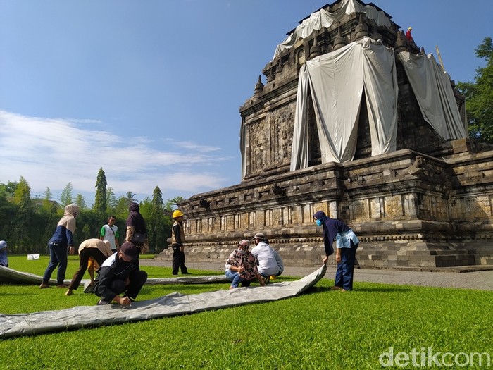 Selimut Candi Mendut Dibuka Selimut Candi Mendut Dibuka