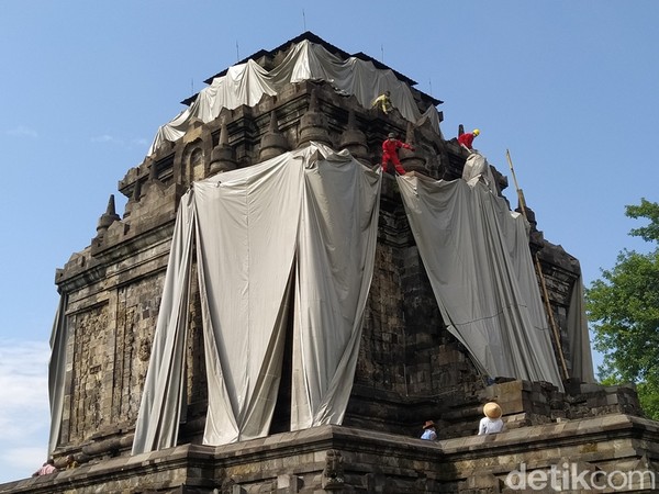 Selain karena sudah aman, ada permintaan juga dari masyarakat sekitar, terutama paguyuban pedagang Candi Mendut. Penutupan dengan cover ini sangat berdampak pada pendapatan para pedagang. Selain karena sudah aman, ada permintaan juga dari masyarakat sekitar, terutama paguyuban pedagang Candi Mendut. Penutupan dengan cover ini sangat berdampak pada pendapatan para pedagang.