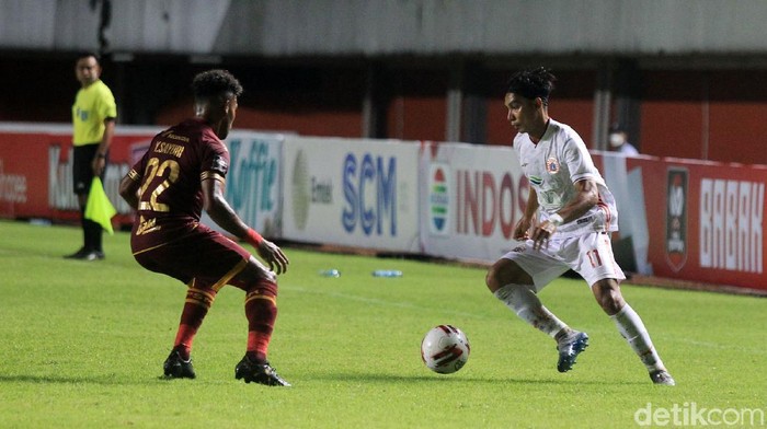 PSM Makasar menjamu Persija Jakarta pada pertandingan leg 1 semifinal Piala Menpora 2021 di Stadion Maguwoharjo, Sleman, Yogyakarta, Kamis (15/4/2021). Hingga menit terakhir skor imbang 0-0.