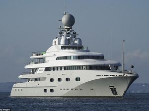 Mewahnya Superyacht Pangeran Arab, Dilengkapi Bioskop sampai Helipad