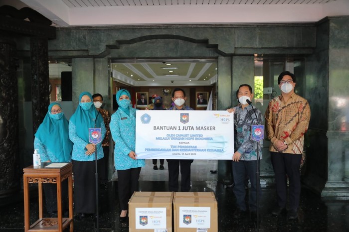 TP PKK Pusat Terima 1 Juta Masker TP PKK Pusat Terima 1 Juta Masker