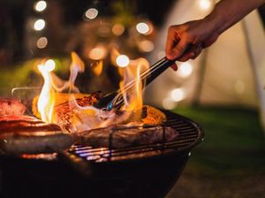 Sedih! Sudah Bawa Panggangan, Wanita Ini Tak Diundang Pesta BBQ