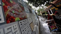Berlokasi di Gang Raden Jibja, Cicaheum, Kecamatan Kiaracondong, Kota Bandung, warga RW 02 berinisiatif mengubah dinding gang dengan hiasan kaligrafi dari potongan hadits, ayat Alquran, hingga Asmaul Husna.