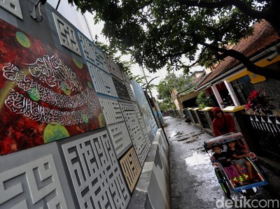 Unik! Gang Sempit di Bandung Ini Disulap Jadi Kampung Kaligrafi
