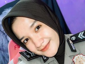 Ini 10 Potret Wanita Bertato & Tindik yang Viral Kini Jadi Polwan Berhijab