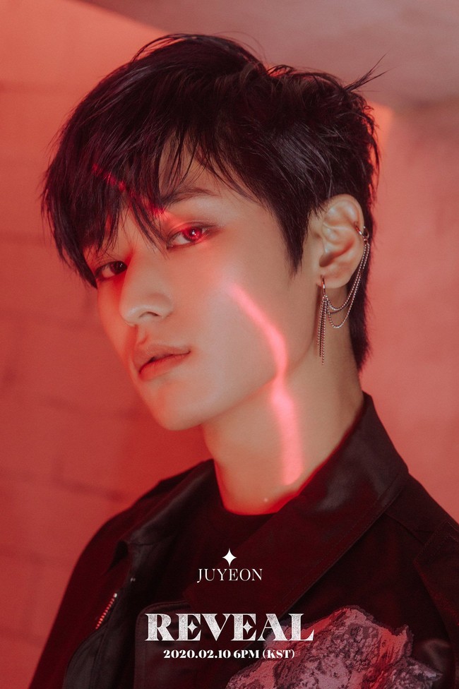 Visual grup The Boyz ini menempati urutan ketujuh menurut Dispatch. Saking gantengnya, Juyeon mencuri perhatian pihak Cre.ker Entertainment dan dicasting saat liburan bersama keluarga. Foto: dok Cre.ker Entertainment