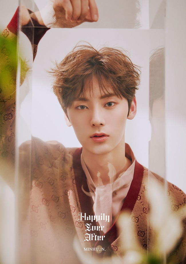 Visual grup NUEST ini menempati urutan ketiga. Minhyun bahkan debut bersama Wanna One, setelah mencuri perhatian publik dalam acara Produce 101. Ia baru saja membintangi drama Korea Live On tahun ini. Foto: dok Pledis Entertainment
