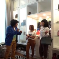 Hampir semua barang high-end disimpan Cita Citata di sini. Mulai dari baju untuk konser, sepatu, tas hingga parfum. Foto: Tangkapan layar YouTube/Trans 7 Official