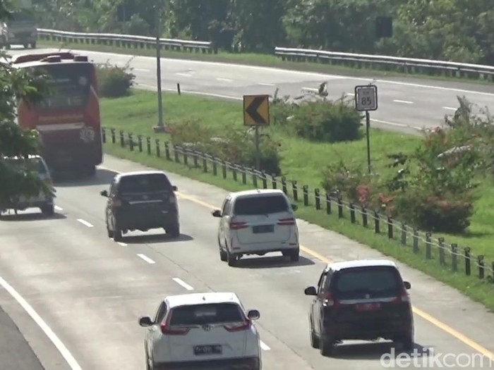 Warga pulang kampung duluan melalui Tol Cipali untuk menghindari penyekatan