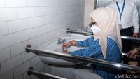 Tempat wudu pria dan wanita khusus disabilitas terletak tidak jauh dari lokasi parkir.