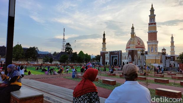 Alun-alun Majalengka jadi favorit tempat ngabuburit