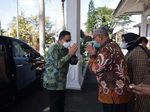 Mudik ke Kuningan, Anies Baswedan Kunjungi Orangtuanya dan Bicara Kerjasama
