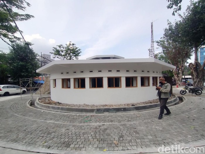 Pemkot Surabaya melakukan restorasi bungker Tegalsari. Bangunan itu akan dijadikan public space dan juga sentra PKL di sekitarnya.
