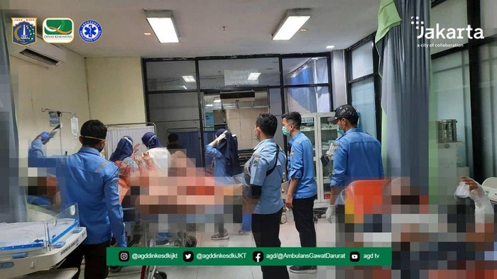Evakuasi Korban Kapal Terbakar di Jakut