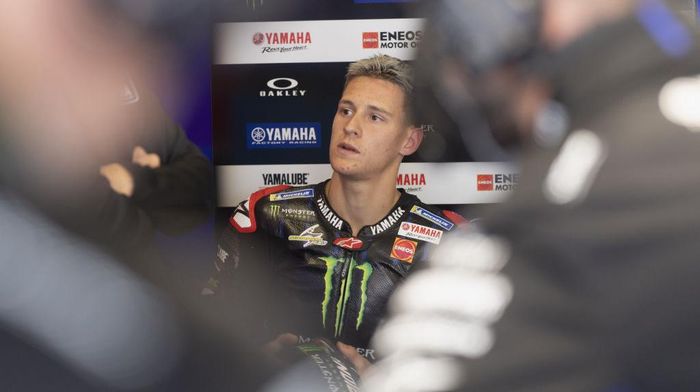Fabio Quartararo PORTIMAO, PORTUGAL - APRIL 16: Fabio Quartararo of France and Monster Energy Yamaha MotoGP Team looks on in box during the MotoGP of Portugal - Free Practice at Autodromo Internacional Do Algarve on April 16, 2021 in Portimao, Portugal. (Photo by Mirco Lazzari gp/Getty Images)