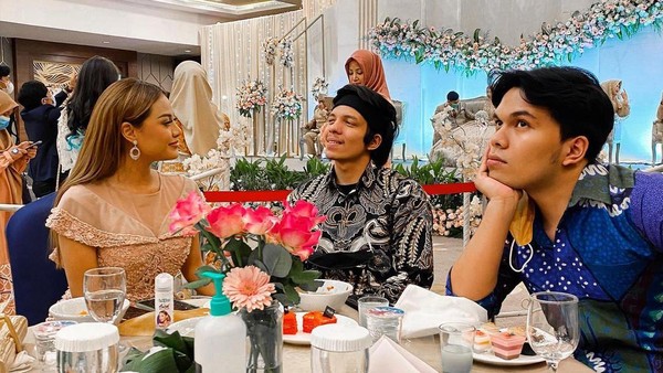 Keseruan Thariq Halilintar Saat Makan Bareng Atta-Aurel dan Gen Halilintar
