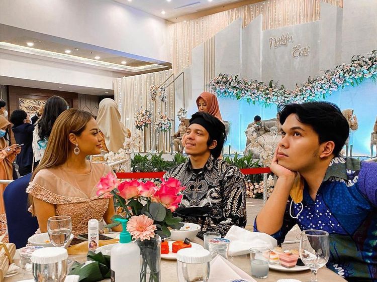 Keseruan Thariq Halilintar Saat Makan Bareng Atta-Aurel dan Gen Halilintar