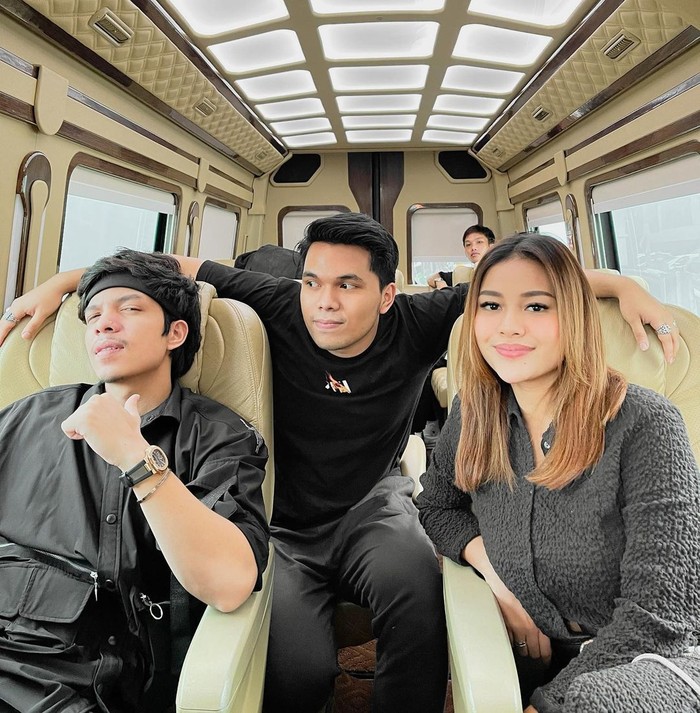 Keseruan Thariq Halilintar Saat Makan Bareng Atta-Aurel dan Gen Halilintar