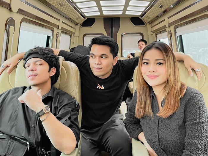 Keseruan Thariq Halilintar Saat Makan Bareng Atta-Aurel dan Gen Halilintar