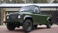 Mobil khusus telah disiapkan sebagai pengantar jenazah Pangeran Philip. Mobil itu adalah Land Rover Defender 130 Gun.