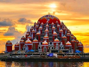 Arsitektur Megah! 7 Masjid Terapung di Indonesia Ini Jadi Magnet Wisata Religi