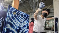 Ikatan kain mengakibatkan motif dan pola yang tidak terduga.