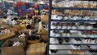 Pabrik tersebut terus berinovasi memperluas pasar dengan menjual sepatu olahraga, sepatu kasual dan formal. 