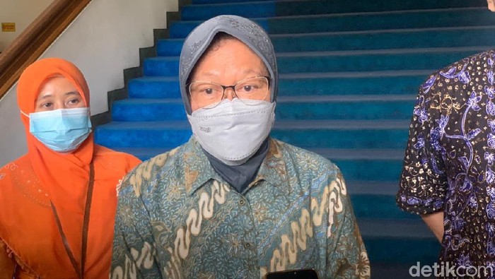 Wakil Ketua MPR RI Hidayat Nur Wahid (HNW) mengkritik kebijakan Menteri Sosial (Mensos) Tri Rismaharini. Kritik tersebut terkait penghentian bantuan sosial tunai (BTS).
