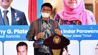 Menkominfo Johnny G Plate melakukan Grand Launching Kurikulum Literasi Digital dan Modul Literasi Digital di Grand City Surabaya, Jumat (16/4) kemarin. Acara itu juga dihadiri Gubernur Jatim Khofifah Indar Parawansa.