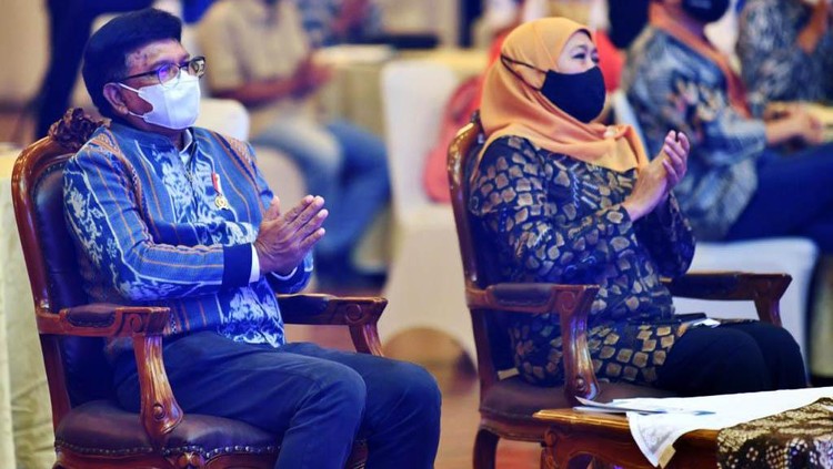 Menkominfo Johnny G Plate melakukan Grand Launching Kurikulum Literasi Digital dan Modul Literasi Digital di Grand City Surabaya, Jumat (16/4) kemarin. Acara itu juga dihadiri Gubernur Jatim Khofifah Indar Parawansa.
