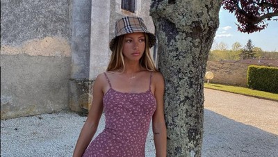 6 Foto Model Cantik Dilamar Banyak Pria Usai Pose Seksi Pakai Bra Transparan