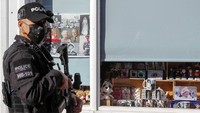 Polisi bersenjata berjaga di sejumlah titik menjelang pemakaman Pangeran Philip di Windsor.