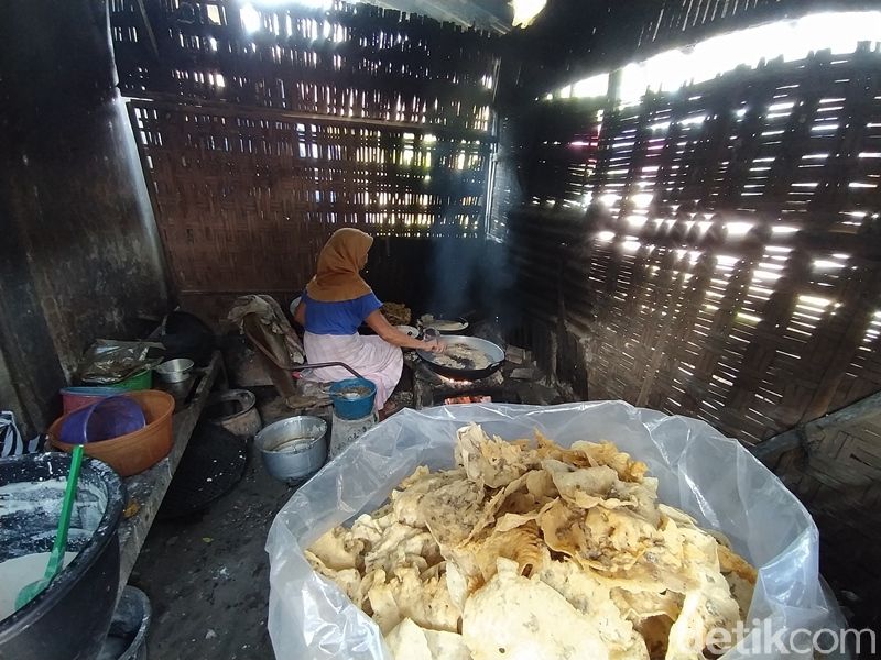 Peyek Cethul Khas Magelang yang Gurih Renyah Makin Laku Jelang Lebaran