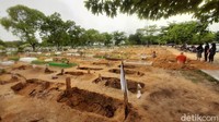 Makam yang amblas masih berusia kurang dari 1 bulan.