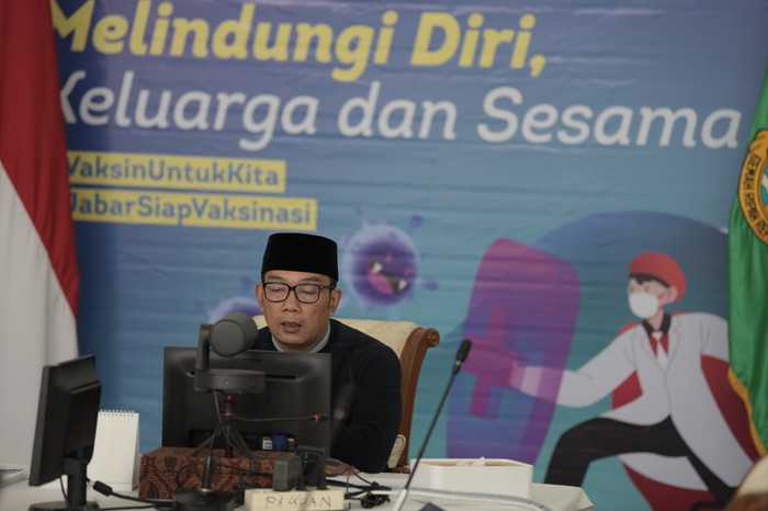 Gubernur Jawa Barat Ridwan Kamil meluncurkan aplikasi e-Perda.