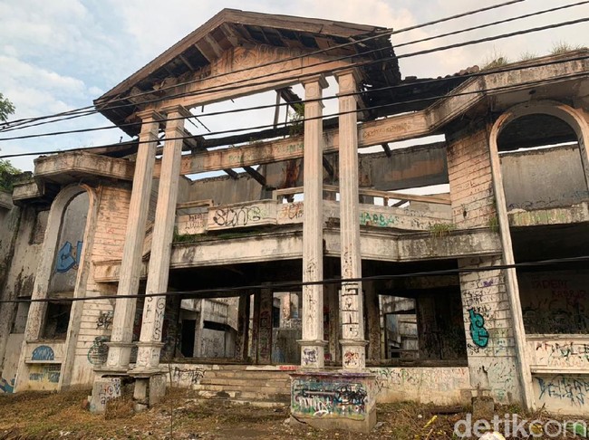 7 Rumah Angker yang Jadi Urban Legend Warga +62
