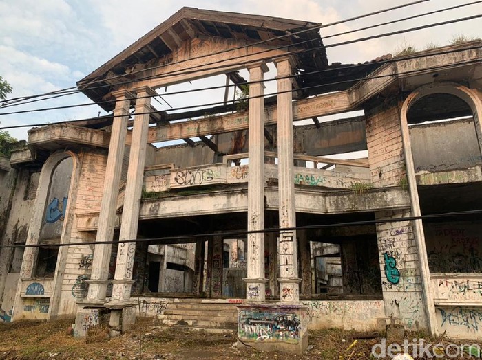 Rumah Hantu Darmo Di Surabaya Dilelang