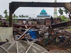 Inhil Riau Dilanda Angin Kencang, Bayi Tewas-20 Bangunan Rusak