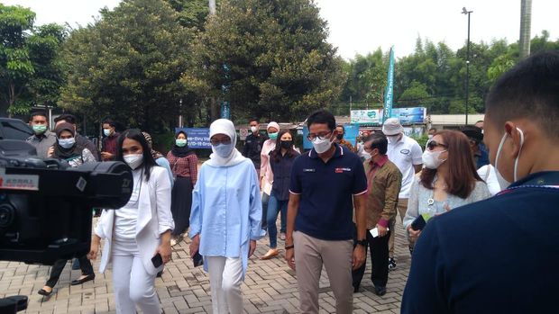 Sejumlah artis disuntik Vaksin Corona