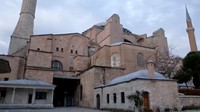 Pada masa Dinasti Ottoman, Hagia Sophia pertama kalinya diubah dari gereja menjadi masjid. Mehmed II dari Dinasti Ottoman pada masa itu merebut Konstantinopel dari Kekaisaran Bizantium pada tahun 1453 dan mengubah namanya menjadi Istanbul. Foto: 20detik