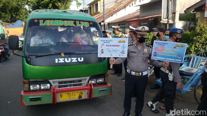 Berbagai cara dilakukan untuk menyadarkan masyarakat agar tidak mudik Lebaran. Seperti sosialisasi larangan mudik 2021 di jalur pantura.